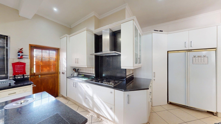 8 Bedroom Property for Sale in Summerstrand Eastern Cape